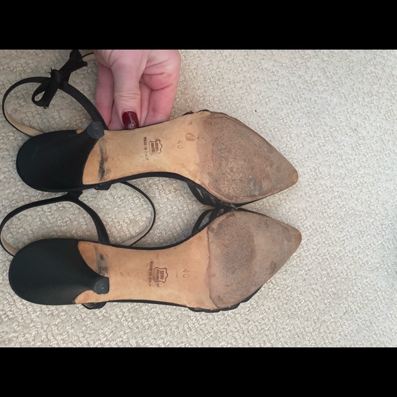 Manolo Blahnik Satin Pumps with bow detail - Picture 2 of 4